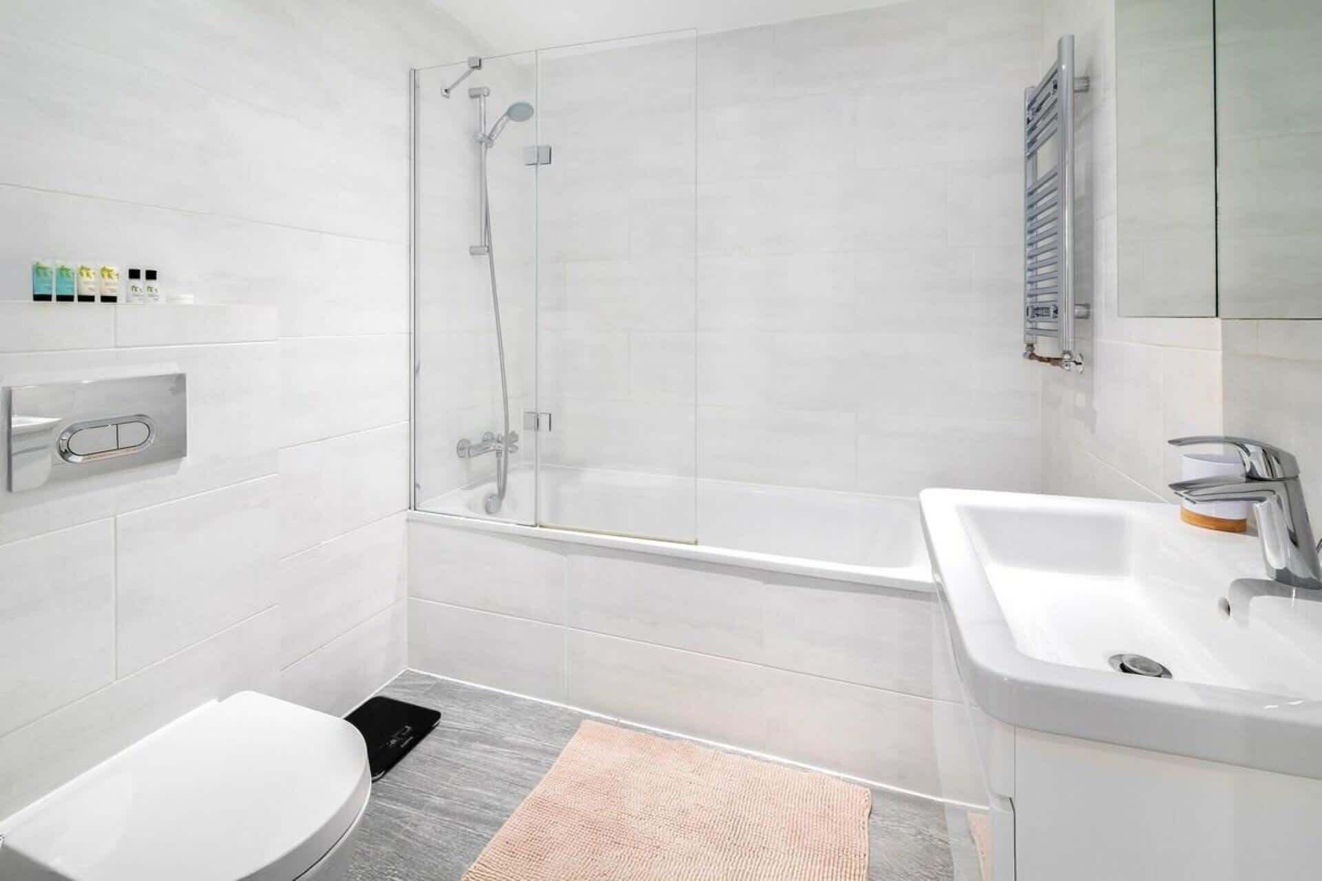 Dusche, Haartrockner, Shampoo