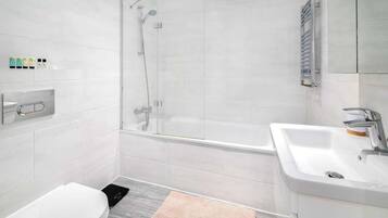 Dusche, Haartrockner, Shampoo