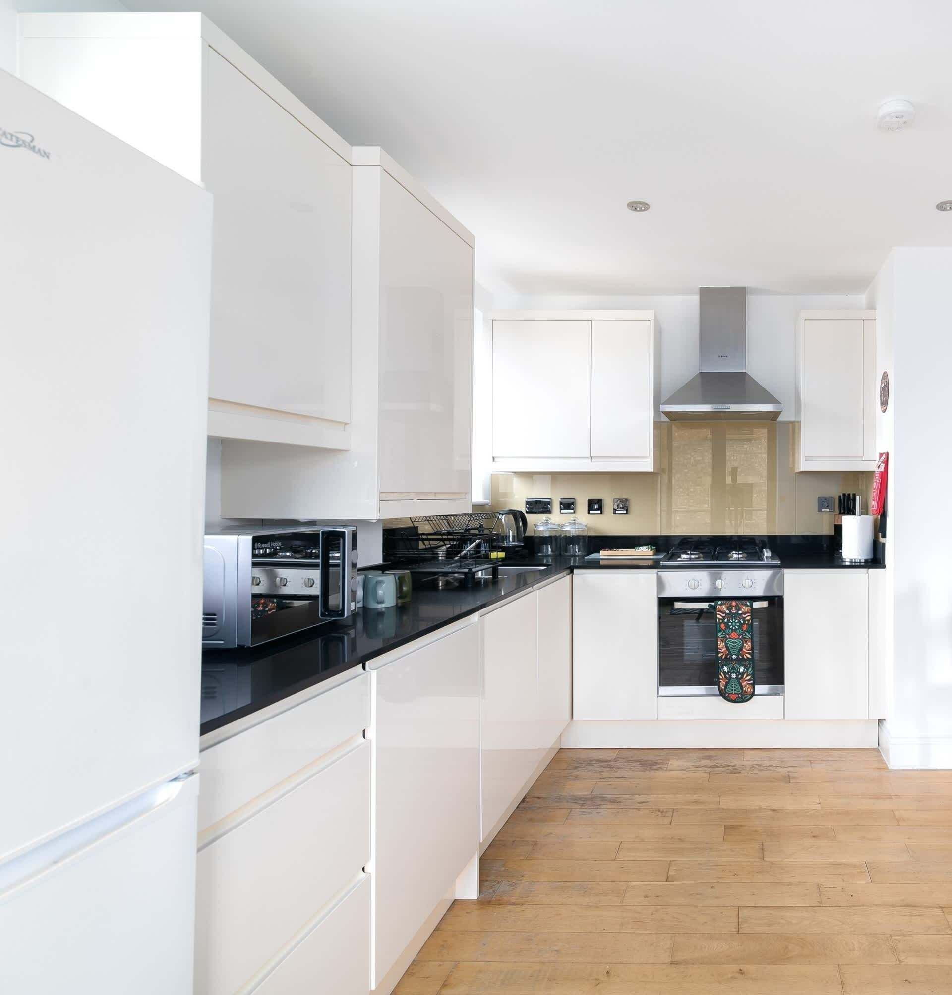 Coffee/tea maker, fridge, microwave, oven