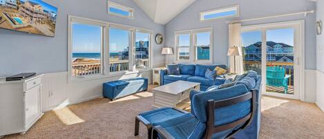 TV connectée, lecteur de DVD, livres, chaîne hi-fi