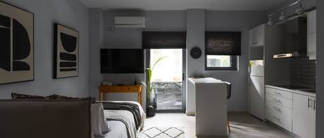 1 habitación, tabla de planchar con plancha, wifi gratis y ropa de cama