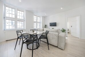 Dining - Old Town Apartment 8 (Gdansk)