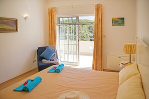 Villa | 4 bedrooms, iron/ironing board, bed sheets - Villa in Golden Triangle With Private Pool (Loulé)