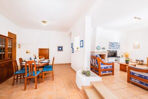 Villa | Interior - Villa Menorca With Balcony for 6 People (Silves)