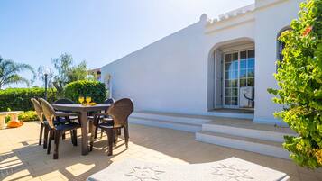 Villa | Outdoor dining