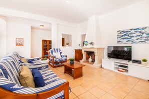 Villa | Living area - Villa Menorca With Balcony for 6 People (Silves)