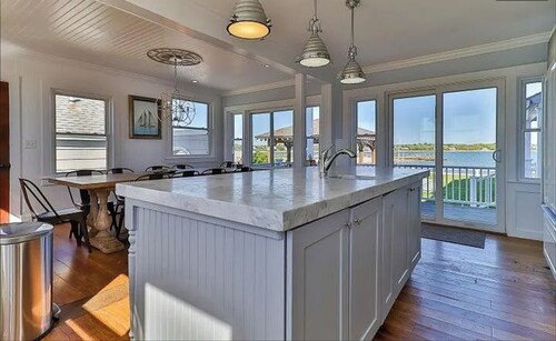 Waterfront Cape Cod Escape - 9 Bedrooms + Guest House