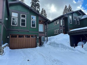 Exterior - 4 BDR for 10, Near Lakes Basin & Canyon Lodge! (Mammoth Lakes)