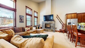 Fernseher, Kamin, Arbeitsbereiche