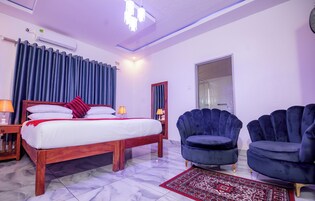 Standard Double Room | Minibar, in-room safe, desk, laptop workspace