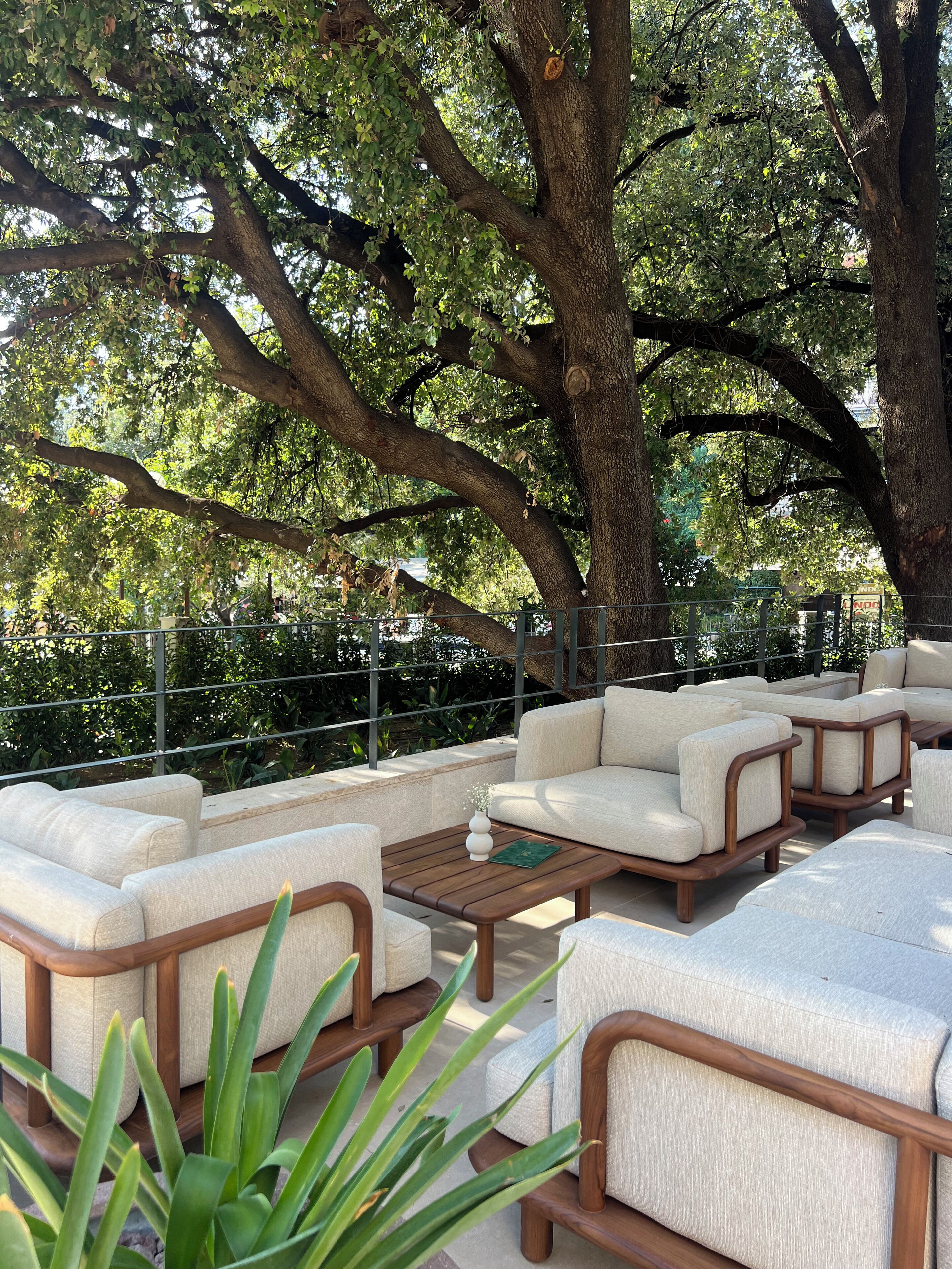 2 Bars/Lounges, Poolbar