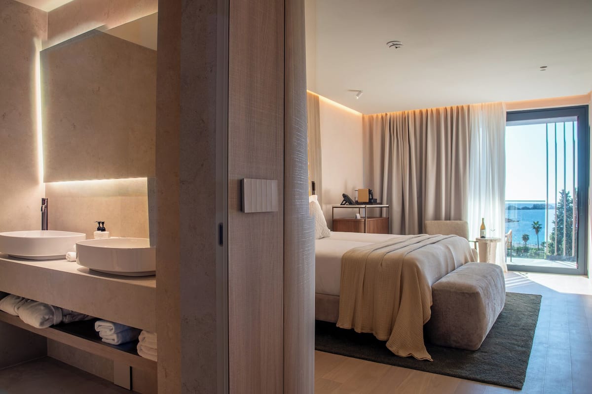 Premium-Doppel- oder -Zweibettzimmer | 1 Schlafzimmer, Minibar, Zimmersafe, Schreibtisch