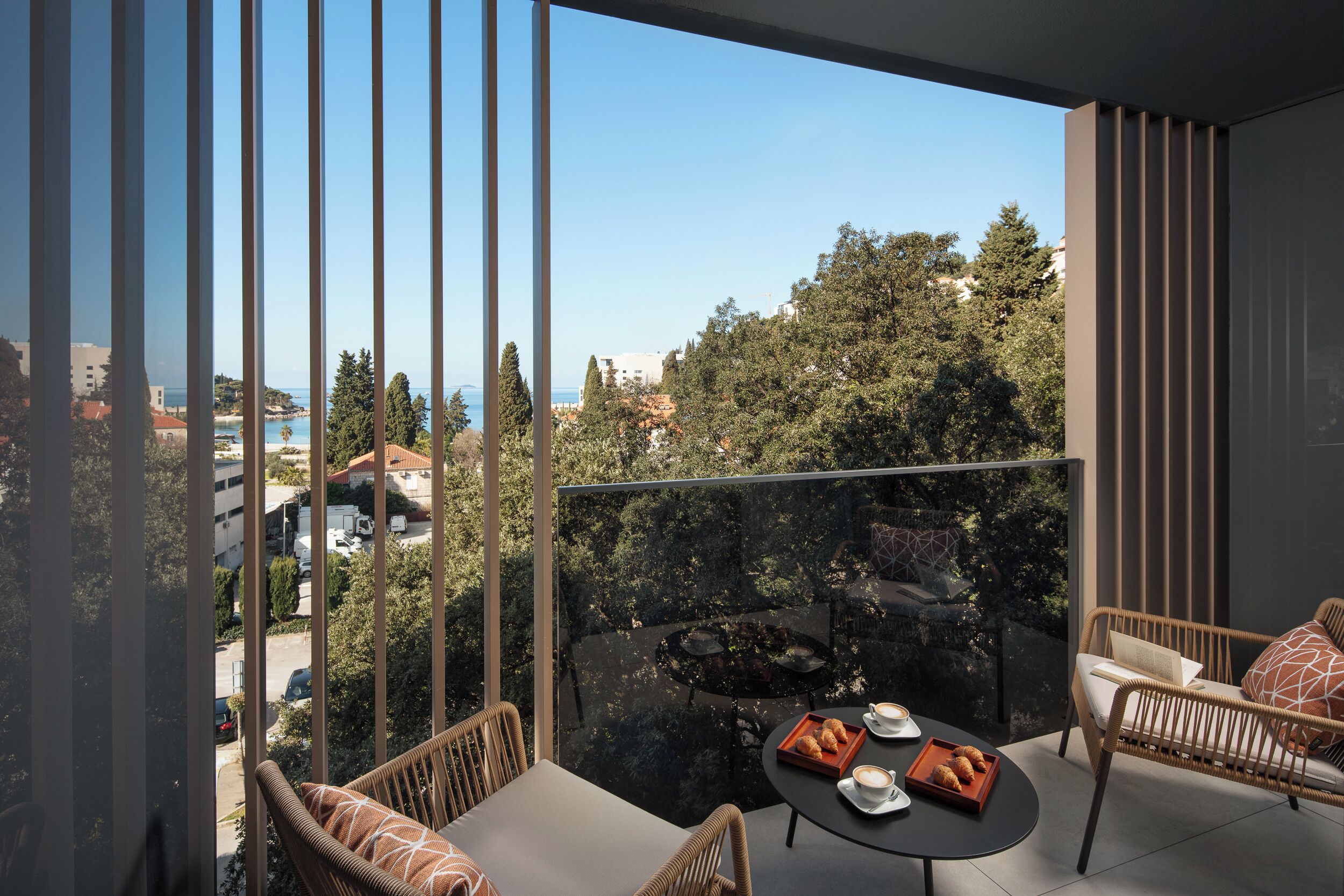 Deluxe Double or Twin Room | Minibar, in-room safe, desk, blackout drapes