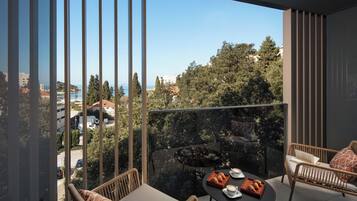 Deluxe Double or Twin Room | Minibar, in-room safe, desk, blackout drapes