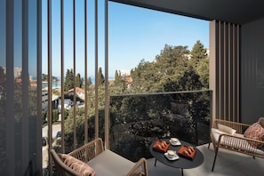 Minibar, in-room safe, desk, blackout curtains - Hotel Sumratin (Dubrovnik)