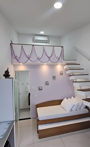 Desk, blackout drapes, free WiFi, bed sheets