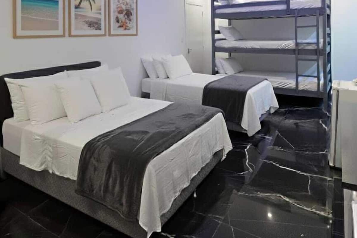 Deluxe-rum | Skrivbord, arbetsyta för laptop, mörkläggningsgardiner och gratis wi-fi