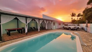 Een 42-inch smart-tv met digitale zenders, Netflix en streamingdiensten