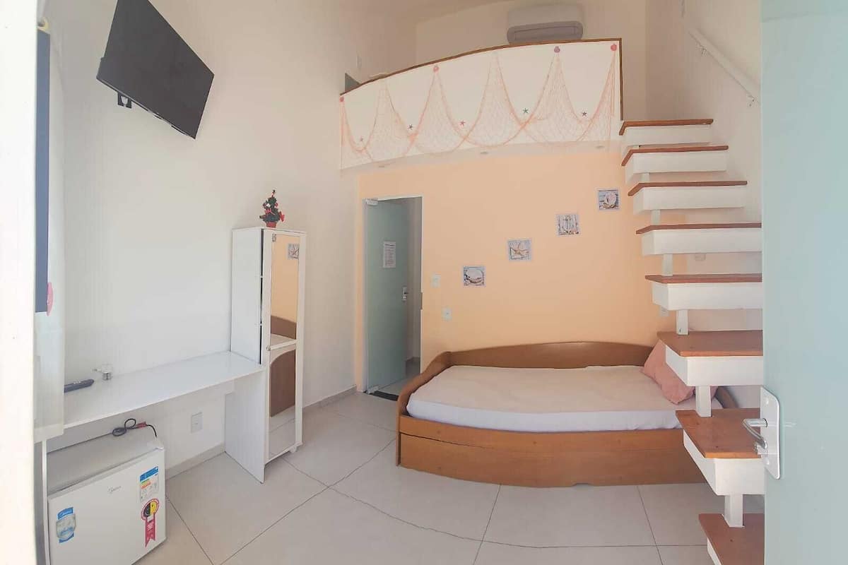 Habitación cuádruple familiar | Escritorio, wifi gratis y ropa de cama
