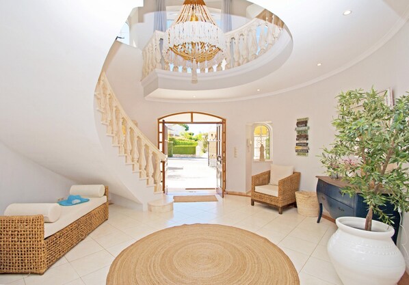 Interior - Villa in Algarve With Heated Pool & BBQ (Loulé)