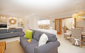 Living area - Villa in Algarve With Heated Pool & BBQ (Loulé)