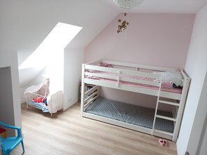 5 bedrooms, iron/ironing board, WiFi