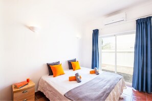 4 bedrooms, iron/ironing board, bed sheets - Villa Bermudas With Pool (Albufeira)