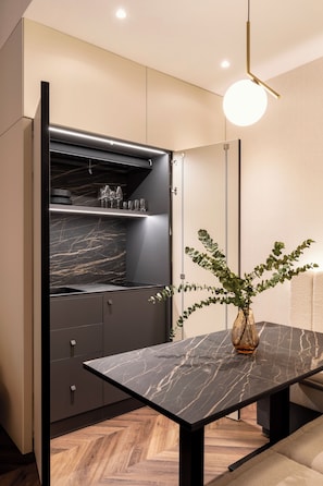 Luxury Apartment | Private kitchen | Espresso maker, coffee/tea maker, electric kettle, griddle - LUMERA STAY - Brera (Milan)