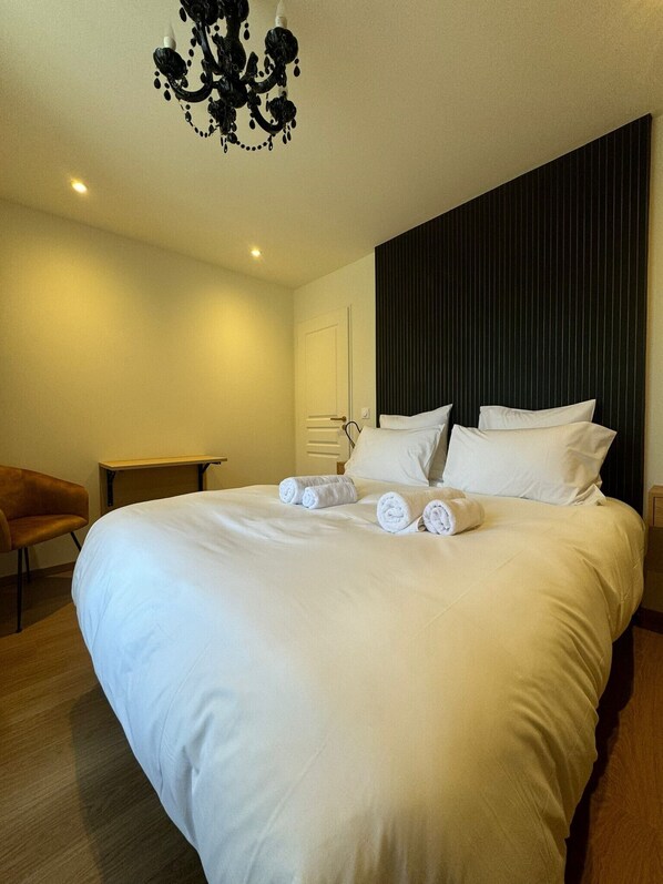 2 bedrooms, iron/ironing board, WiFi, bed sheets - Residence VillaBelleFleur-Apartment La Pensée (Château-Ville-Vieille)