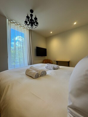 2 bedrooms, iron/ironing board, WiFi, bed sheets - Residence VillaBelleFleur-Apartment La Pensée (Château-Ville-Vieille)