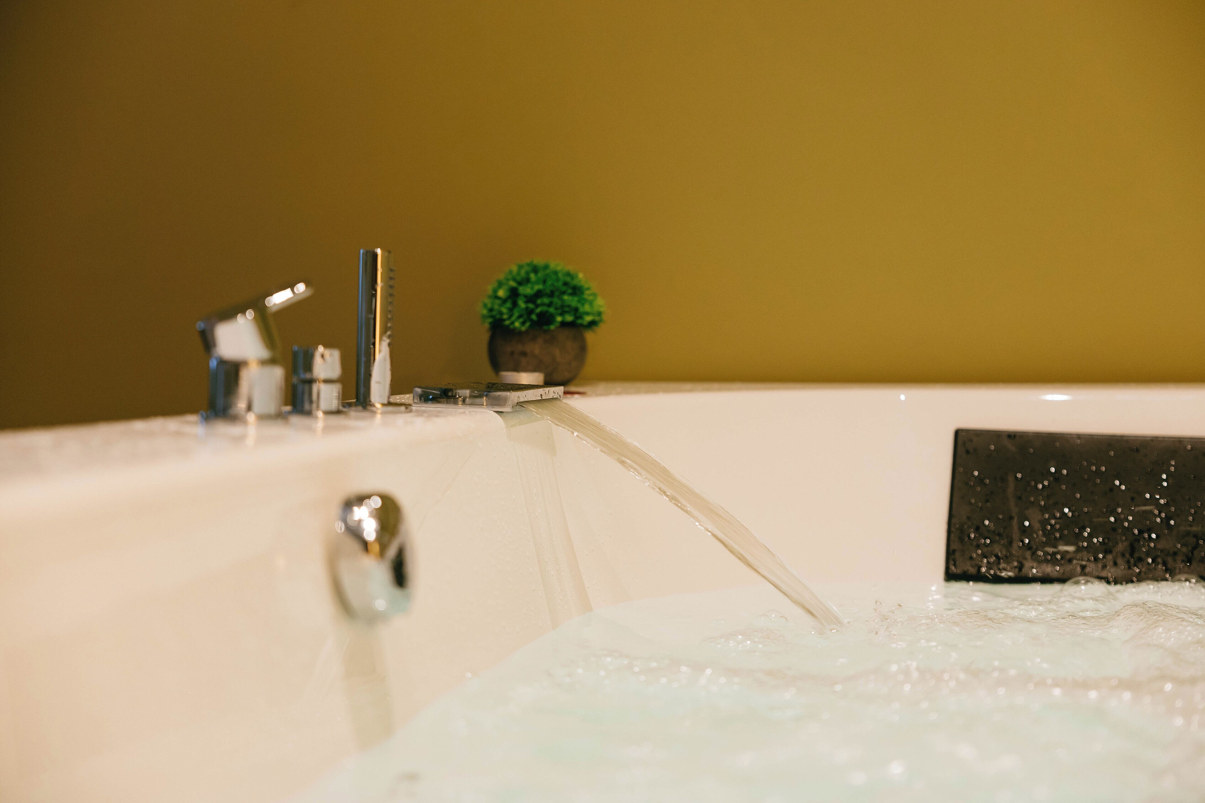 Whirlpool, Haartrockner, Bidet, Handtücher