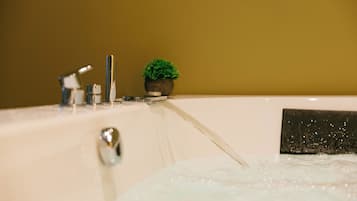 Whirlpool, Haartrockner, Bidet, HandtĂŒcher