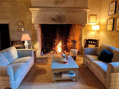 Loire Valley Château with Pool & Vineyards near Saumur & Chinon