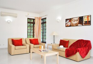 Living area - Villa in Almancil With Private Pool (Loulé)