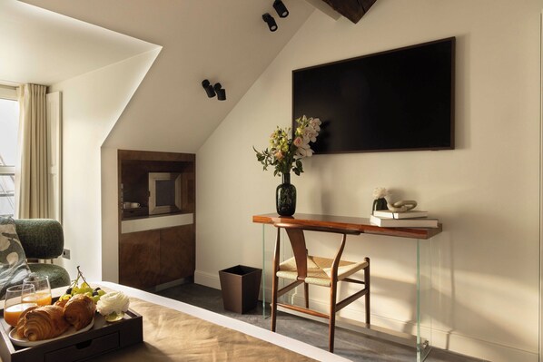 Apartment | 1 bedroom, laptop workspace, iron/ironing board, bed sheets - Palais Bourbon Hotel - Suite 54 - 4P - Invalides (Paris)