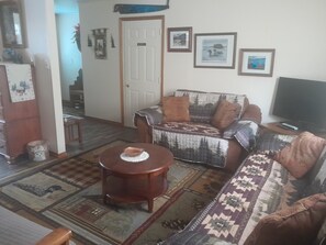 Cabin 2 Unit 4 | Living area | 43-inch flat-screen TV with satellite channels - Blue Mountain Rest (Blue Mountain Lake)