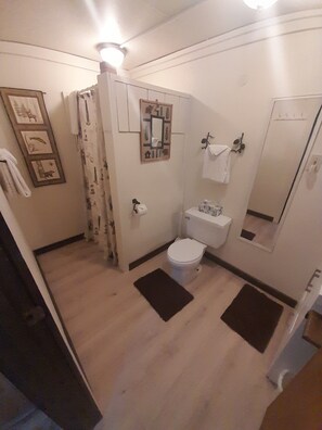 Bathroom - Blue Mountain Rest (Blue Mountain Lake)