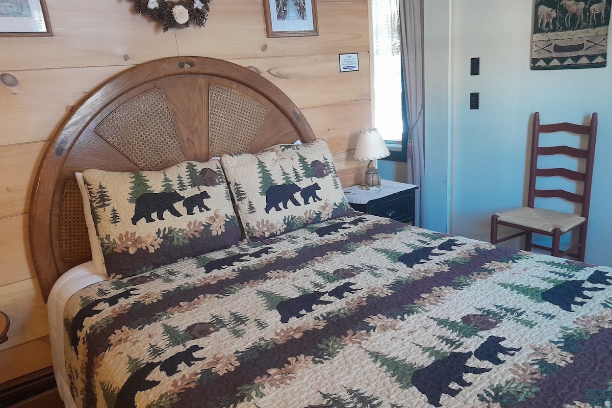 Cabin 1 Unit 1 | 1 bedroom, iron/ironing board (on request), WiFi (free)