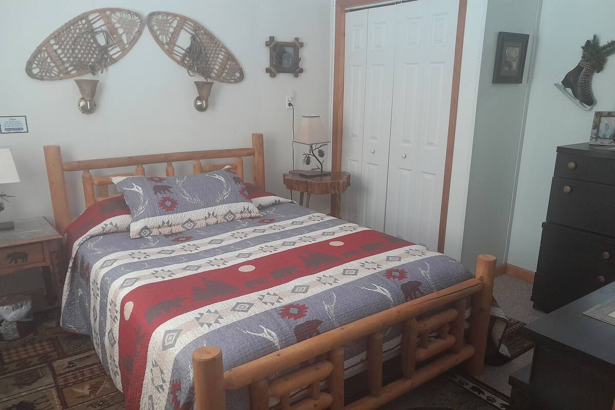 Cabin 2 Unit 4 | 1 bedroom, iron/ironing board (on request), WiFi (free)