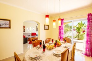Villa | Dining