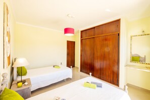 Villa | 3 bedrooms, iron/ironing board, bed sheets