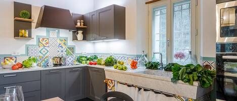 Fridge, microwave, oven, dishwasher