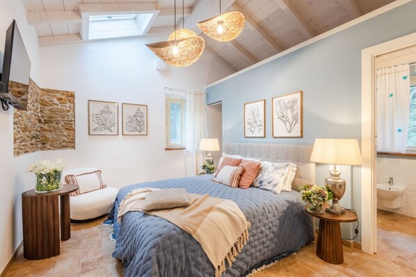 4 bedrooms, iron/ironing board, bed sheets
