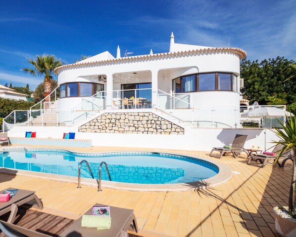 Villa | Basseng | Innendørsbasseng og utendørsbasseng