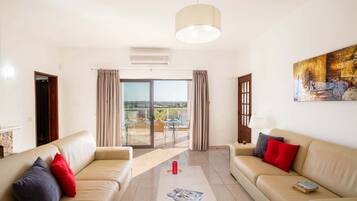 Villa | Living area
