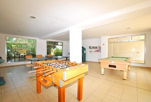 Apartment | Games room - Apartment in Albufeira Near Golden Beaches (Albufeira)