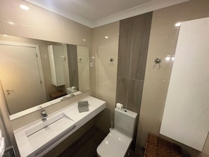 Hair dryer, towels, soap, toilet paper - Cliff Enchantment - Pool and Sea View in Albufeira (Albufeira)