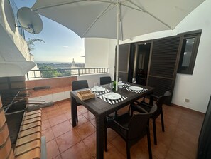 تناول الطعام بالخارج