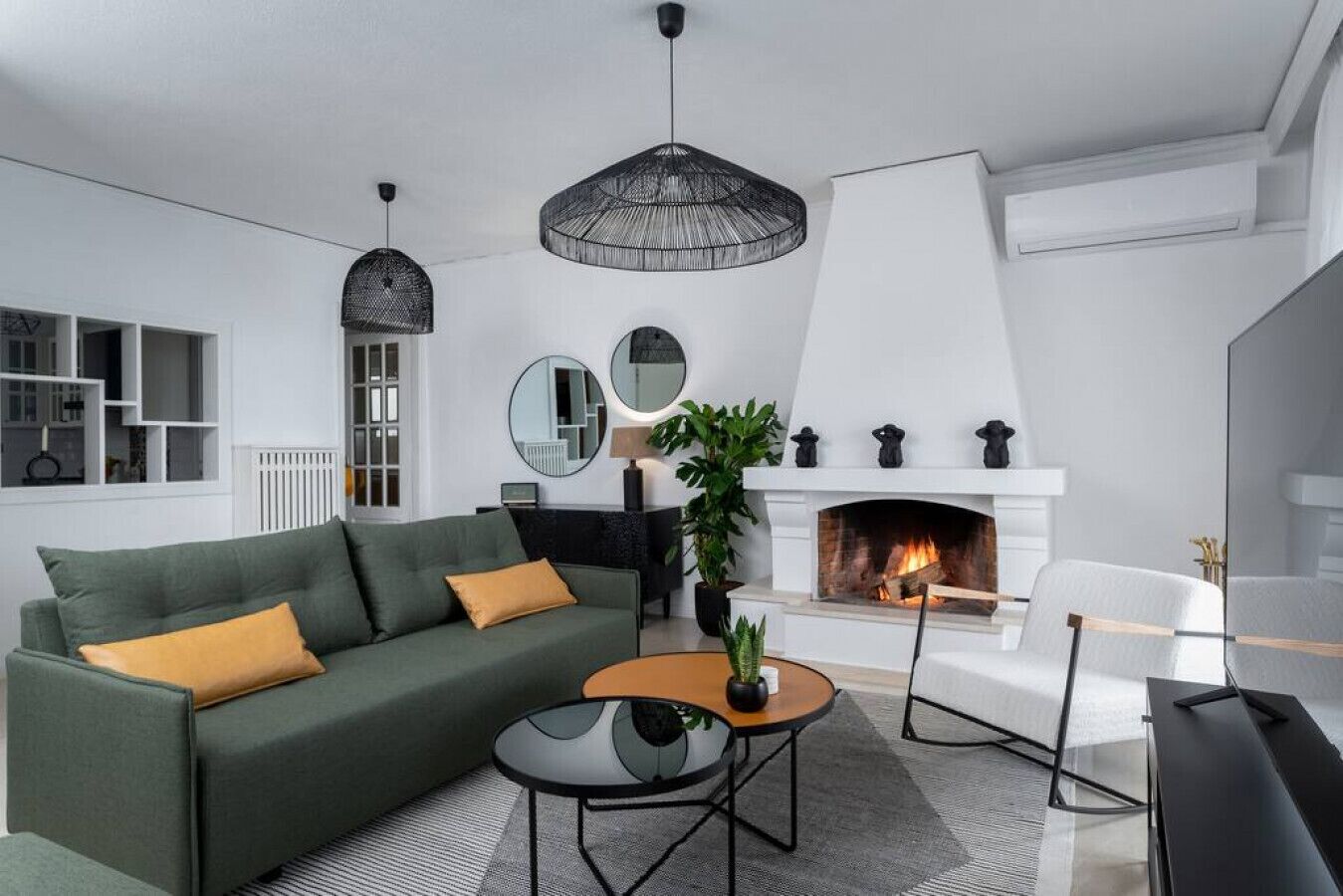 Smart-TV, Kamin, Stereoanlage