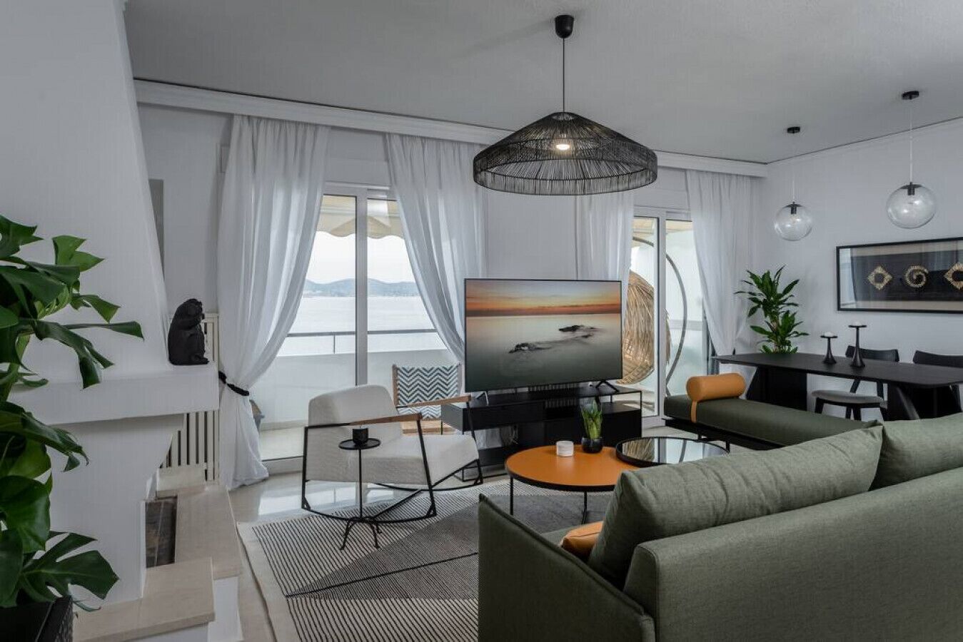 Smart TV, fireplace, stereo